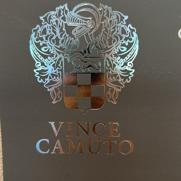 Vince Camuto Tan Fringed Chenille Throw Blanket - Picture 3 of 3